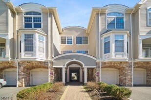 611 Binghampton Ln in Livingston, NJ - Building Photo