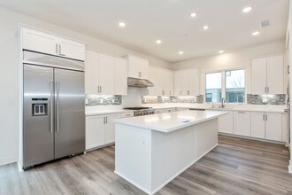 16250 Stella Cir in Tustin, CA - Building Photo - Building Photo