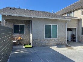 2041 Tustin Ave, Unit B Apartments