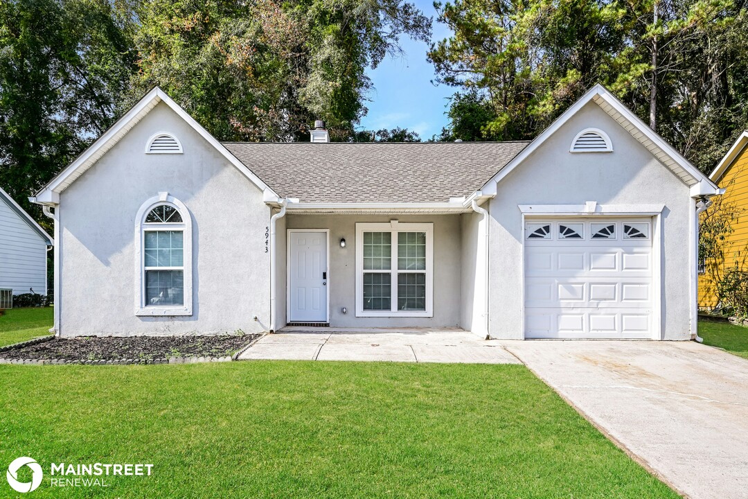 5943 Green Meadow Way in Rex, GA - Building Photo