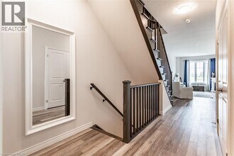 120 Dunrobin Ln in Grimsby, ON - Building Photo - Building Photo