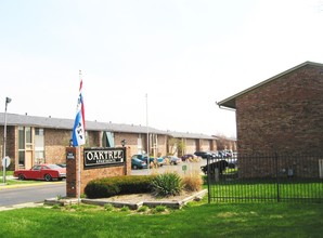 Oaktree in Indianapolis, IN - Foto de edificio - Building Photo