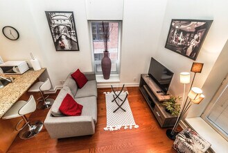 1061 Rue St-Alexandre in Montréal, QC - Building Photo - Building Photo