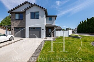 284 NE Maple St in College Place, WA - Building Photo - Building Photo