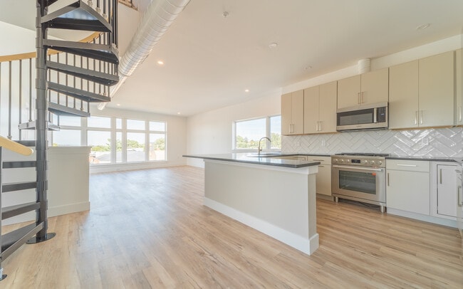 428 Penn Ave, Unit 3rd Floor