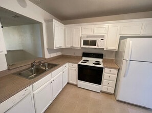 107 S 1st St in Sanger, TX - Building Photo - Building Photo