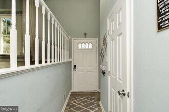 9885 Burke Pond Ct in Burke, VA - Building Photo - Building Photo