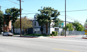 7100 Woodman Ave in Van Nuys, CA - Building Photo - Building Photo