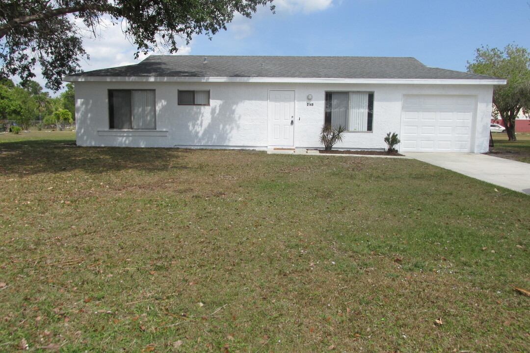 2148 SE East Dunbrooke Cir in Port St. Lucie, FL - Building Photo