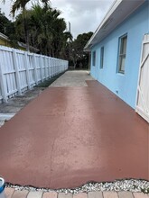 621 E 43rd St in Hialeah, FL - Building Photo - Building Photo