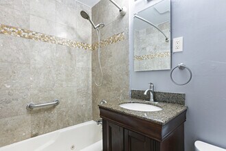 917 E 28th St, Unit Front Unit in National City, CA - Building Photo - Building Photo