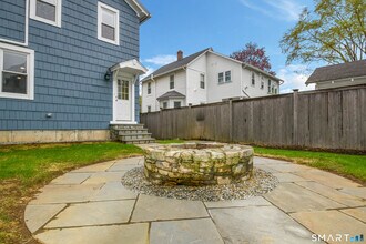 234 N Pine Creek Rd in Fairfield, CT - Building Photo - Building Photo