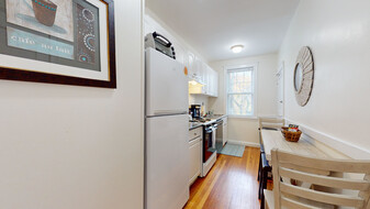 191 Kent St, Unit #3 in Brookline, MA - Foto de edificio - Building Photo