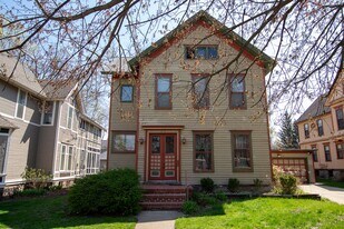 130 College Ave NE in Grand Rapids, MI - Building Photo