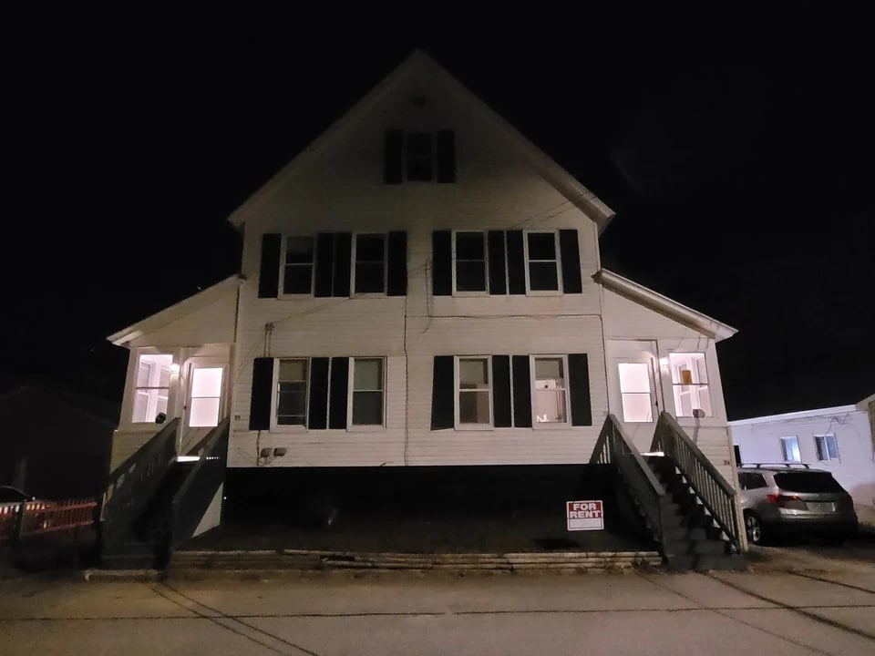 24 Winter St in Laconia, NH - Foto de edificio