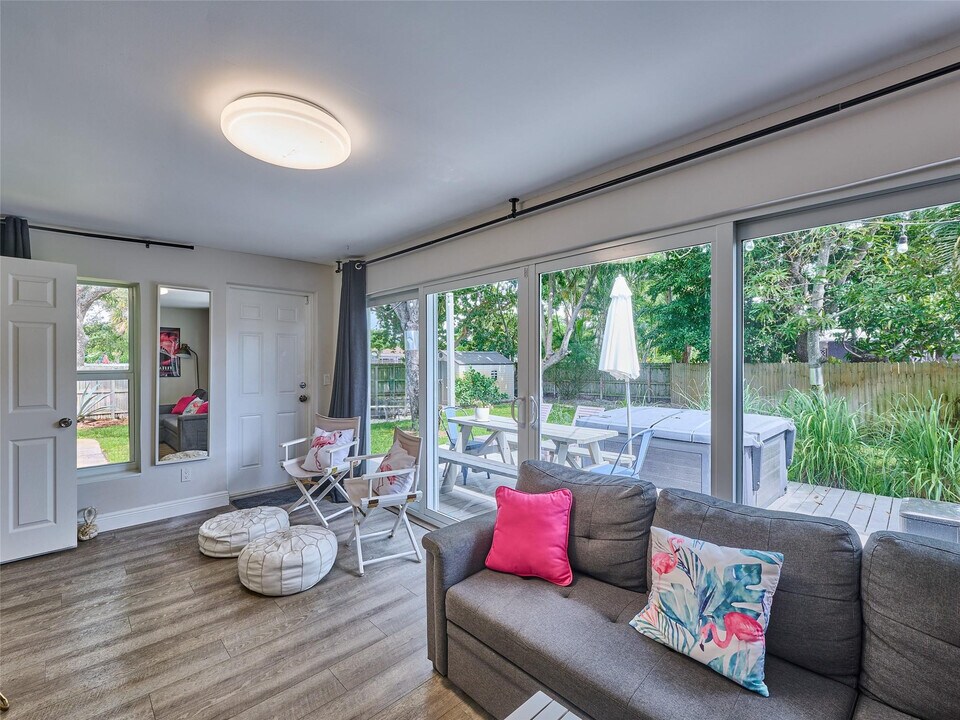 801 NE 15th St in Fort Lauderdale, FL - Building Photo