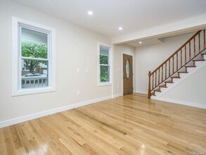 4 S 8th St in New Hyde Park, NY - Building Photo - Building Photo