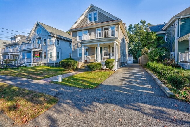 39 Dyer Ave in Milton, MA - Building Photo - Building Photo