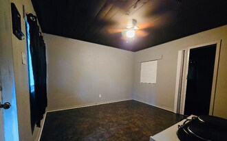 8010 SE US Hwy 301 in Hawthorne, FL - Building Photo