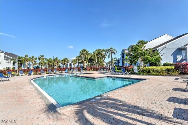 13615 Eagle Ridge Dr in Ft. Myers, FL - Foto de edificio - Building Photo