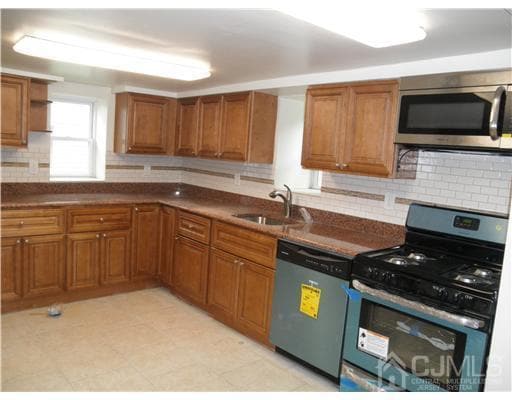 4 Brant St in South River, NJ - Building Photo - Building Photo