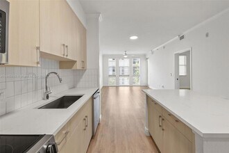 10170 SW 7th St, Unit 22-209 in Pembroke Pines, FL - Building Photo - Building Photo