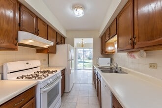 260 E Fabish Dr in Buffalo Grove, IL - Building Photo - Building Photo