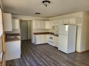 2138 N Howard Ave in Springfield, MO - Building Photo - Building Photo