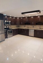 20301 NE 30th Ave in Aventura, FL - Building Photo - Building Photo