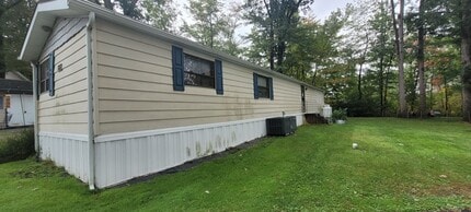 551 Lauschtown Rd in Denver, PA - Building Photo - Building Photo