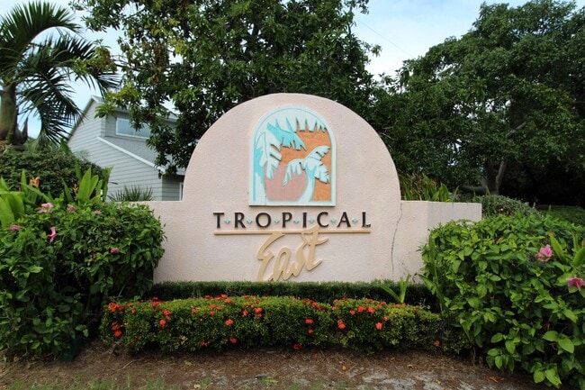 2519 SE Tropical E Cir in Port St. Lucie, FL - Building Photo - Building Photo