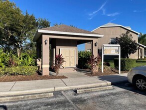 11604 Colony Lake Dr in Tampa, FL - Building Photo - Building Photo