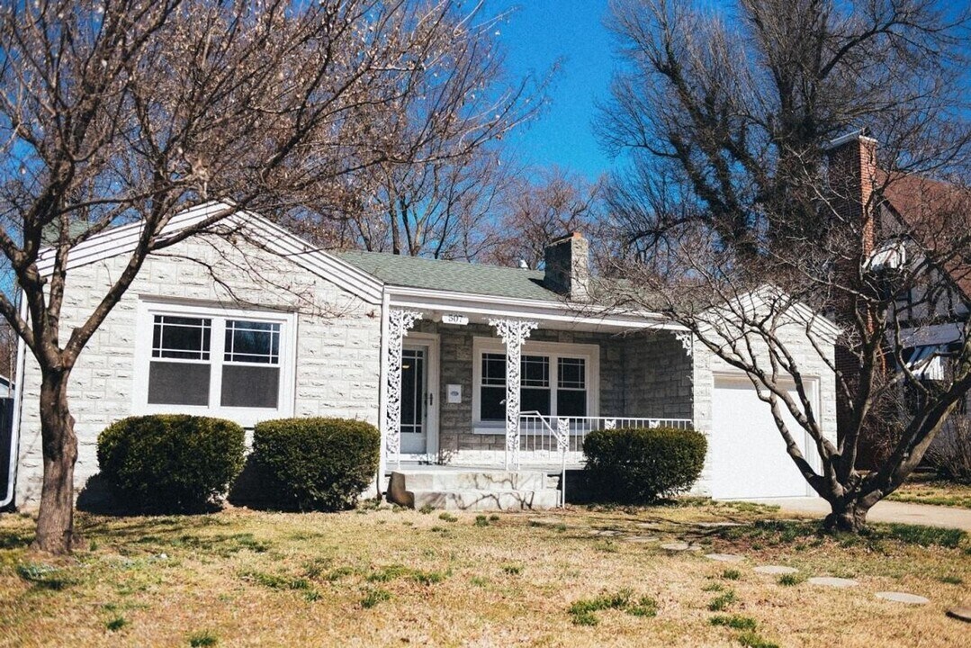 507 E Bennett St in Springfield, MO - Building Photo