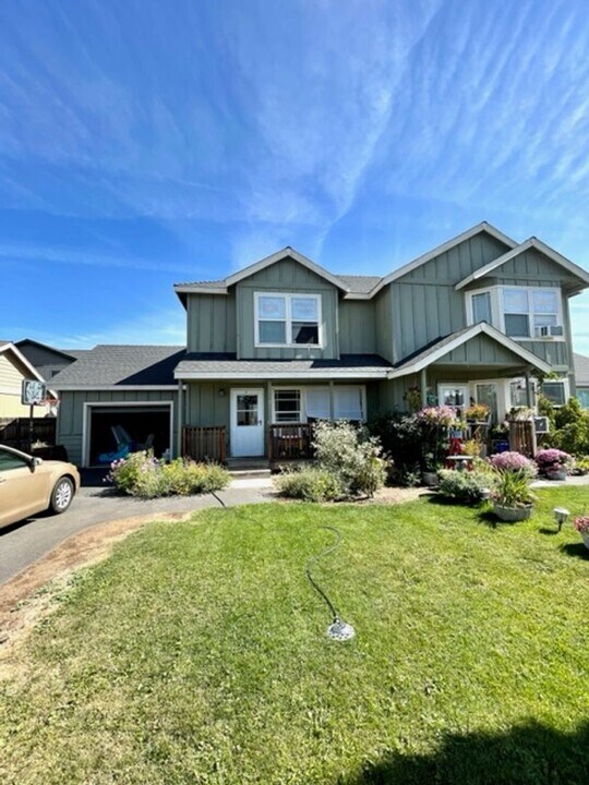 1110 SW 31st St in Redmond, OR - Building Photo