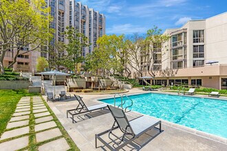 Promenade Towers in Los Angeles, CA - Building Photo - Building Photo