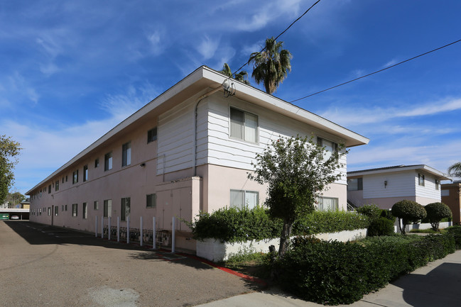 Park Villas in El Cajon, CA - Building Photo - Building Photo