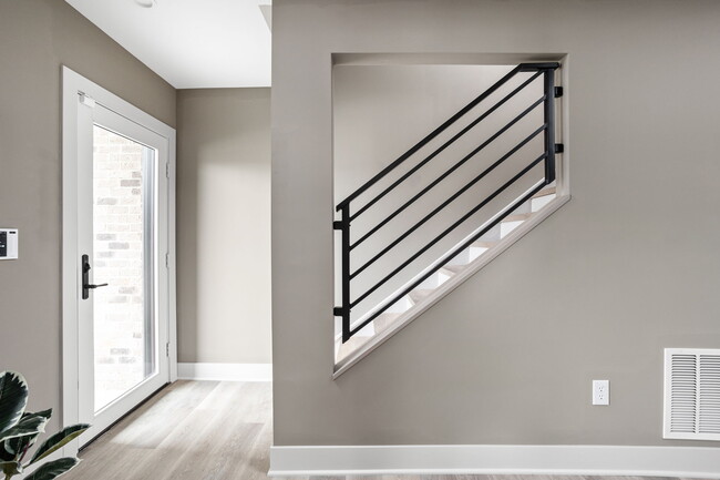 322 N Summit St in Indianapolis, IN - Building Photo - Building Photo