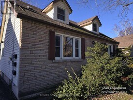 6023 Montrose Rd in Niagara Falls, ON - Building Photo