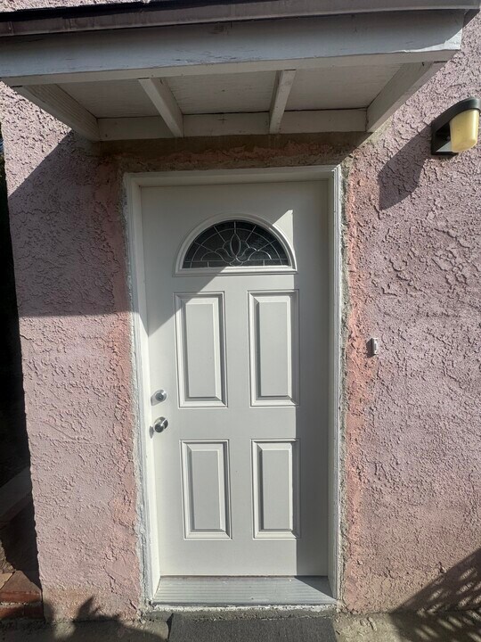 9548 Gerald Ave, Unit 2 in North Hills, CA - Foto de edificio