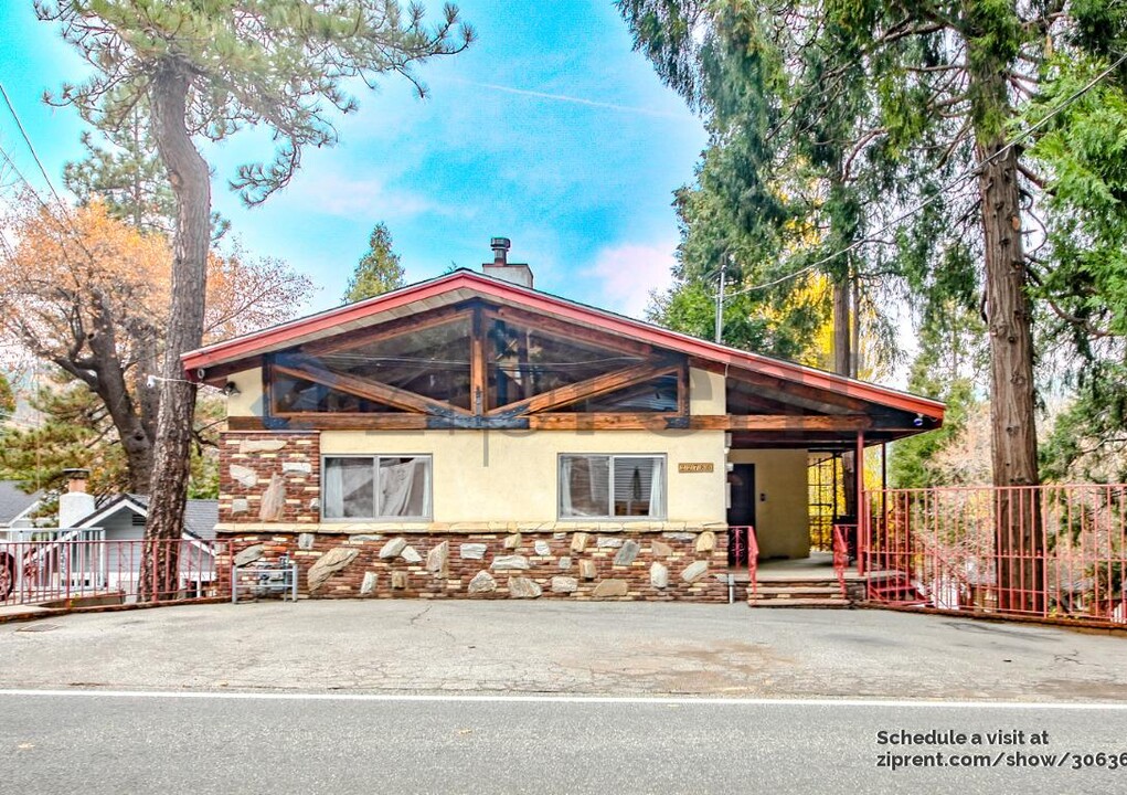 22786 Waters Dr in Crestline, CA - Building Photo