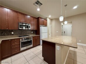 5663 Foxglove Fields St in Las Vegas, NV - Building Photo - Building Photo