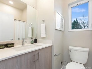 12516 15th Ave NE in Seattle, WA - Building Photo - Building Photo