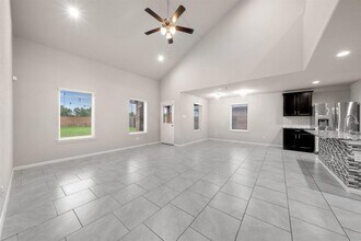 29806 Breakwater Dr in Park Row, TX - Building Photo - Building Photo