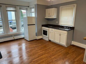136 Seamans St in Providence, RI - Building Photo - Building Photo
