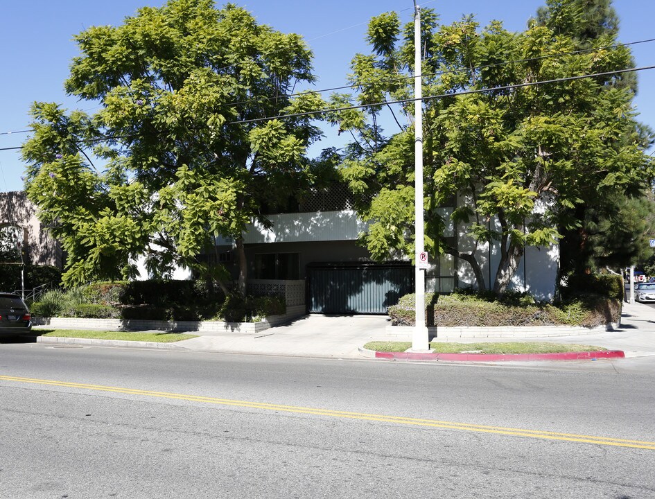 10805 Camarillo St in North Hollywood, CA - Foto de edificio