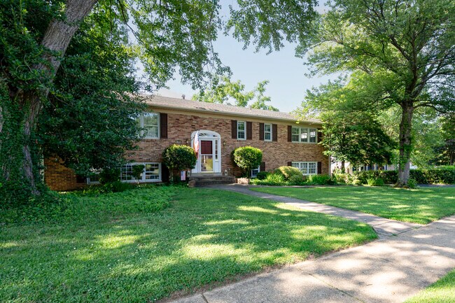 8110 Birnam Wood Dr in McLean, VA - Building Photo - Building Photo
