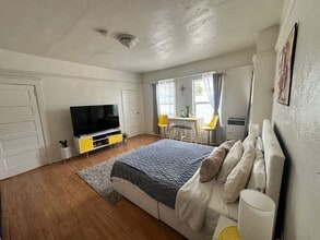 1717 N Mariposa Ave, Unit Mariposa in Los Angeles, CA - Foto de edificio - Building Photo