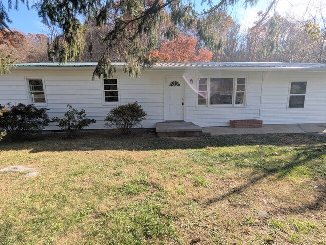 417 Woodlyn Rd in Johnson City, TN - Foto de edificio - Building Photo