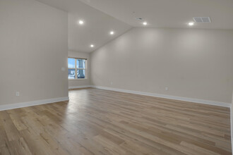 119 Eiche Dr in Slinger, WI - Foto de edificio - Building Photo