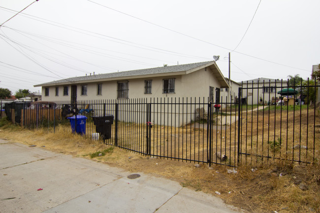 2067-2077 Harrison Ave in San Diego, CA - Building Photo - Building Photo